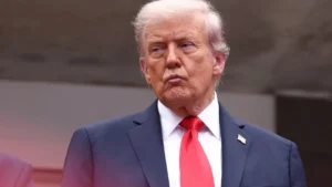 Trump reitera que Powell precisa cortar juros 'agora' e de forma mais agressiva