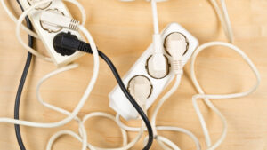 Extensões elétricas: saiba quais aparelhos não devem ser ligados a elas