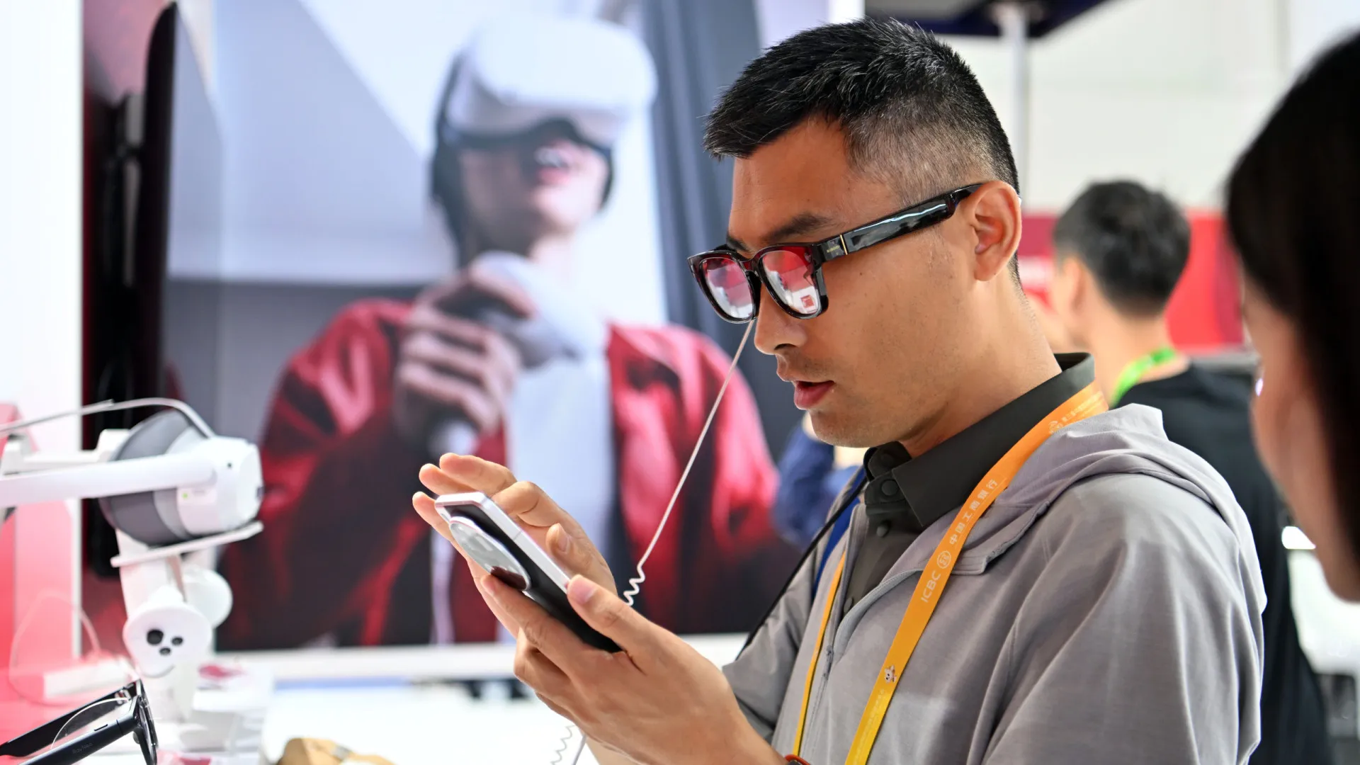 Xiaomi lança linha de celulares para competir com iPhone 17