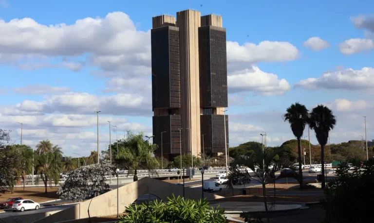 ata do Copom divide atenções com discurso de Powell