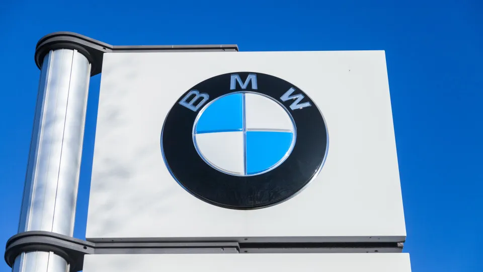 BMW reduz previsão de lucros para o ano em meio a dificuldades na China
