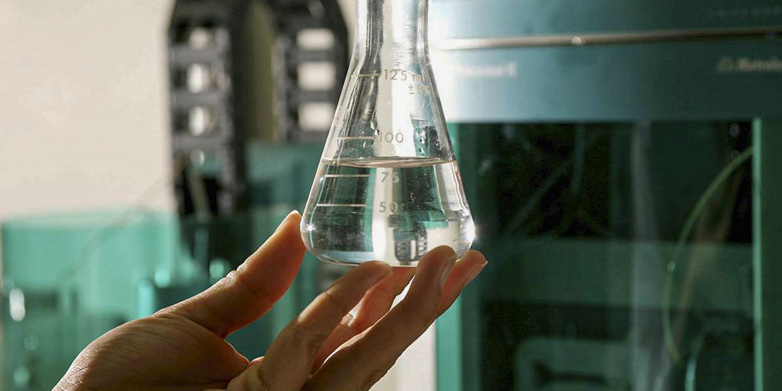 Bares e fabricantes treinam empresas para identificar bebidas falsas