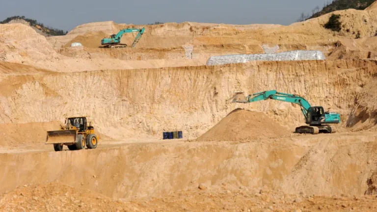 China defende controle de terras raras; impacto será “muito limitado”