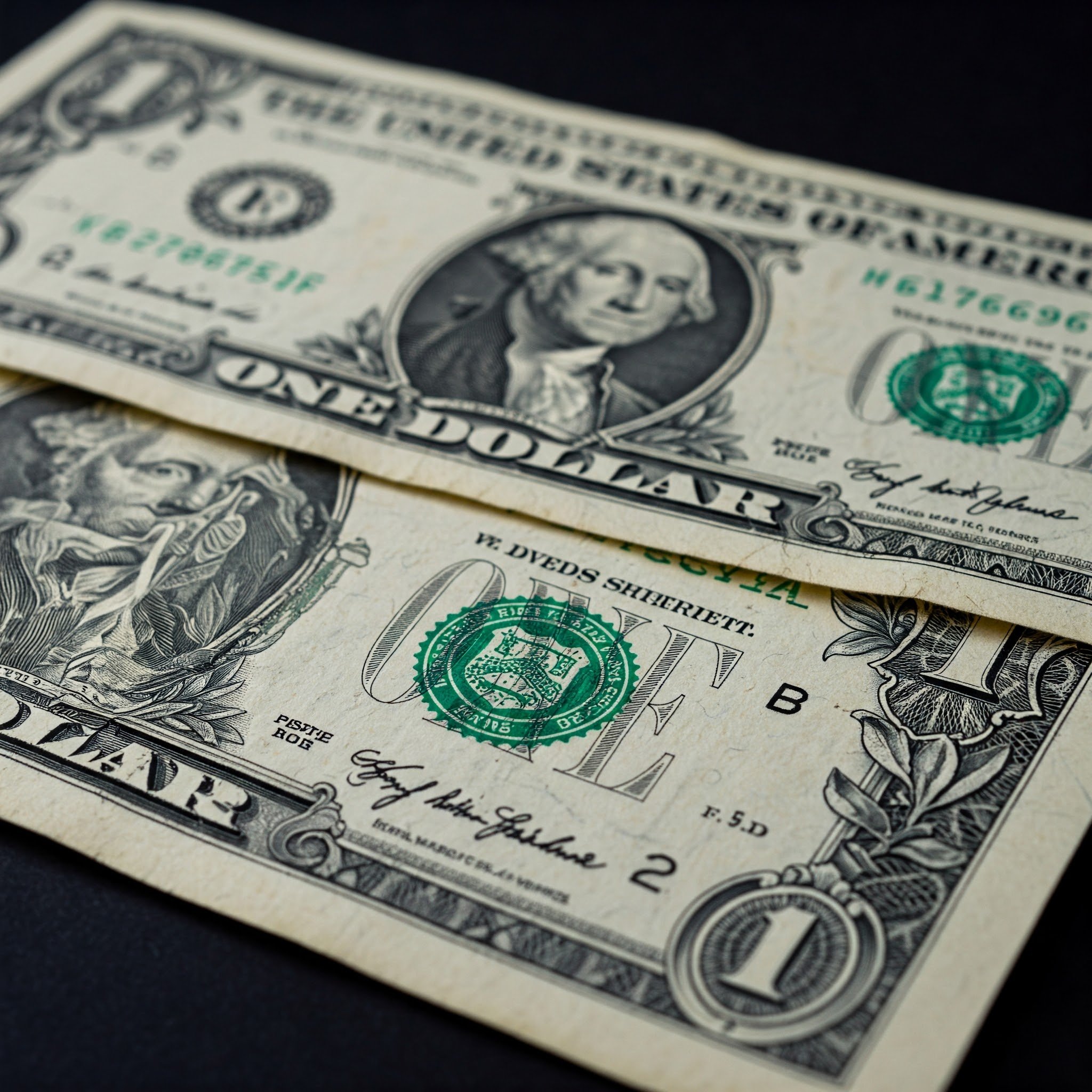 Dólar volta subir e aversão ao risco vira alerta para inversão de tendência