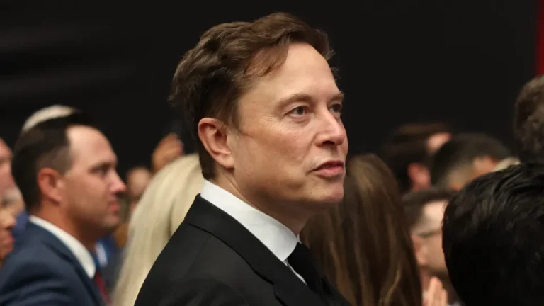 Tesla aprova bônus que pode tornar Musk o primeiro trilionário do mundo