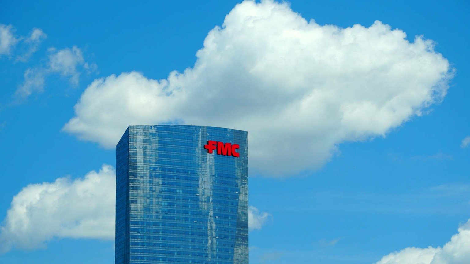 FMC afunda 25% na bolsa e planeja fechar fábricas