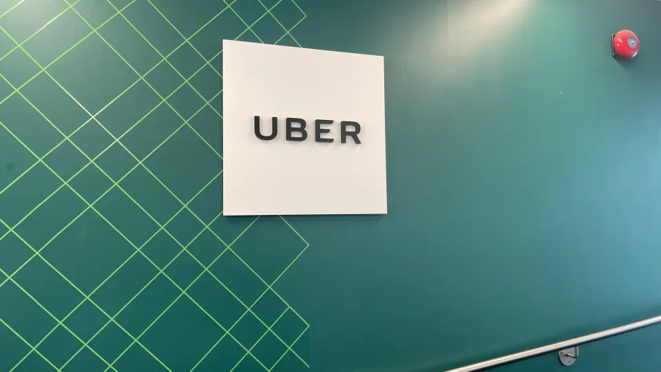 Governo defende piso salarial e limite de horas para trabalhador de Uber e outros apps