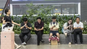 Usuários de redes da China criticam visto K, para talentos estrangeiros, com discurso anti-imigratório