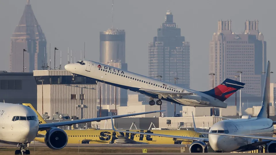 Paralisação nos EUA ameaça voos para o Brasil e causa atrasos gerais